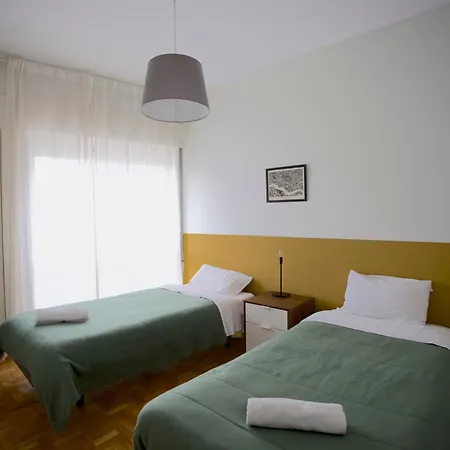 Downtown 3 Bedroom With Balcony - Quiet Street - Family Friendly - Groups Porto