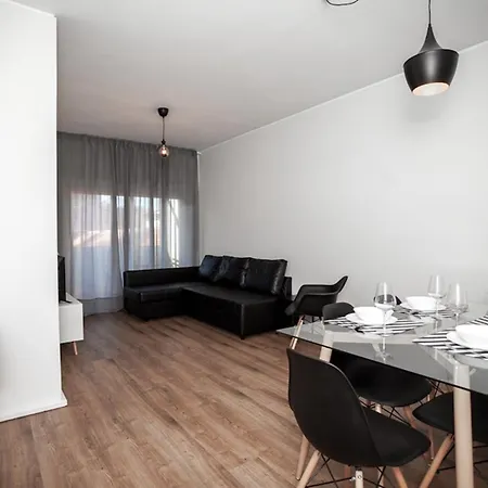 Apartmán Downtown 3 Bedroom With Balcony - Quiet Street - Family Friendly - Groups