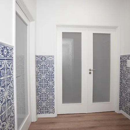 Apartament Downtown 3 Bedroom With Balcony - Quiet Street - Family Friendly - Groups