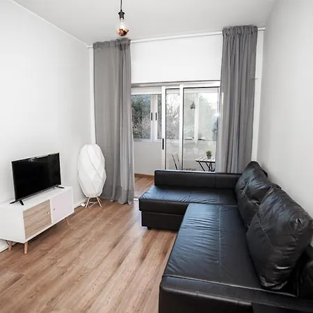 Apartmán Downtown 3 Bedroom With Balcony - Quiet Street - Family Friendly - Groups *