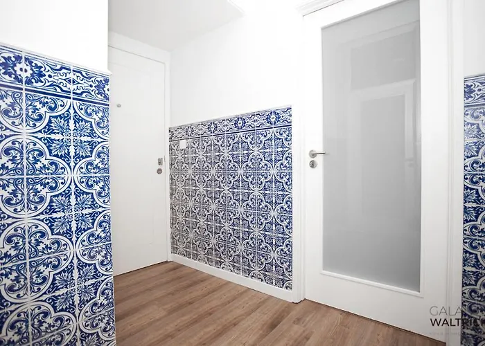 Downtown 3 Bedroom With Balcony - Quiet Street - Family Friendly - Groups Porto