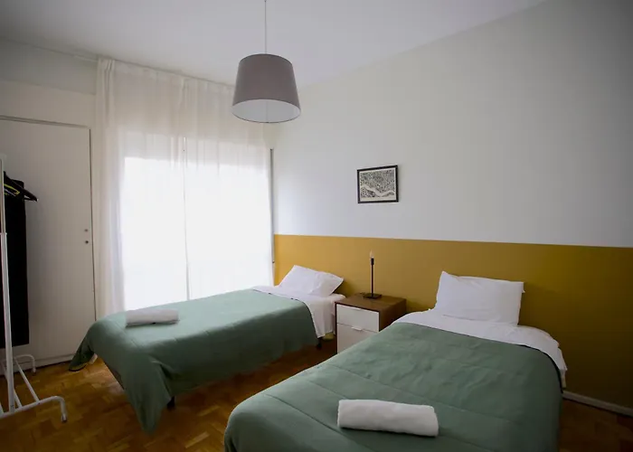 Downtown 3 Bedroom With Balcony - Quiet Street - Family Friendly - Groups Porto