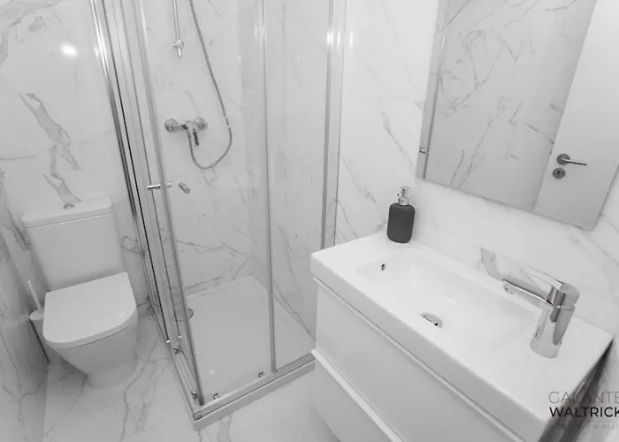 Apartament Downtown 3 Bedroom With Balcony - Quiet Street - Family Friendly - Groups