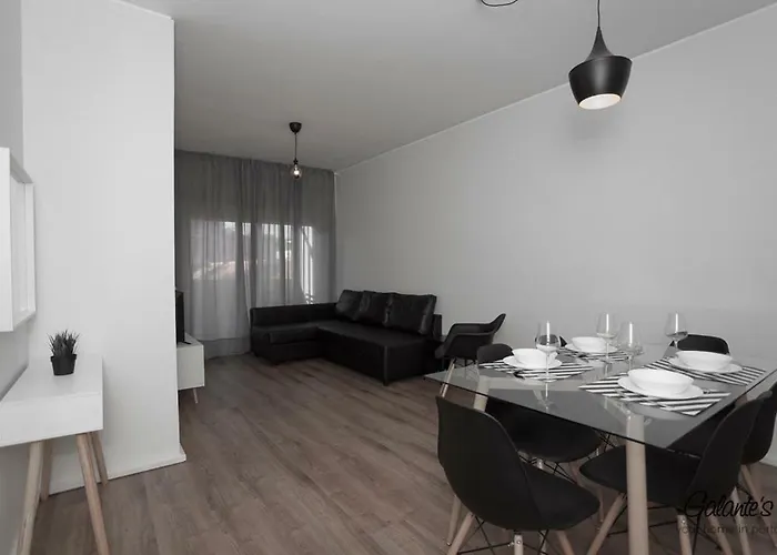 Downtown 3 Bedroom With Balcony - Quiet Street - Family Friendly - Groups Porto