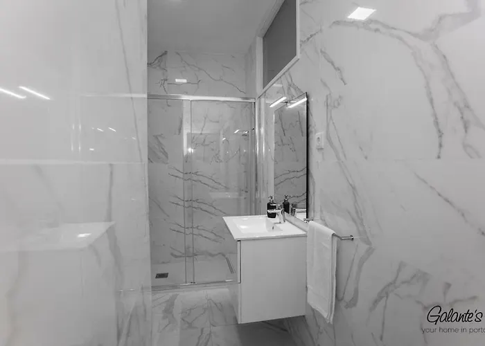 Apartmán Downtown 3 Bedroom With Balcony - Quiet Street - Family Friendly - Groups *