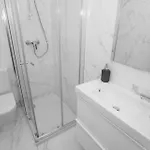 Apartmán Downtown 3 Bedroom With Balcony - Quiet Street - Family Friendly - Groups