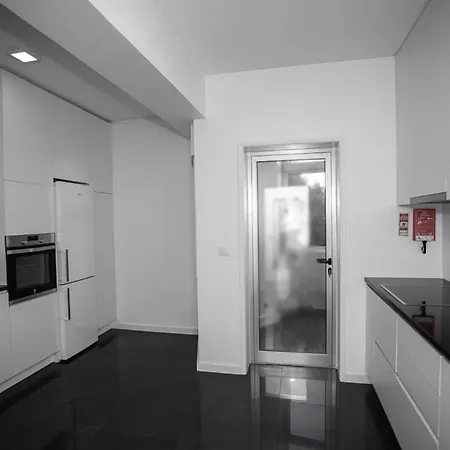 Downtown 3 Bedroom With Balcony - Quiet Street - Family Friendly - Groups * Porto
