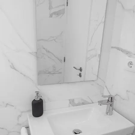 Apartment Downtown 3 Bedroom With Balcony - Quiet Street - Family Friendly - Groups Porto