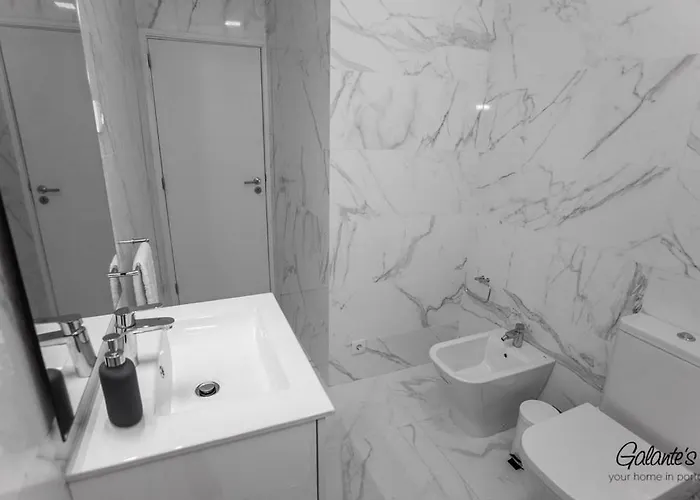 Downtown 3 Bedroom With Balcony - Quiet Street - Family Friendly - Groups Πόρτο