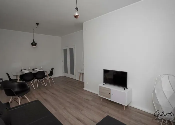 Downtown 3 Bedroom With Balcony - Quiet Street - Family Friendly - Groups 波尔图