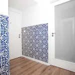 Downtown 3 Bedroom With Balcony - Quiet Street - Family Friendly - Groups Apartament