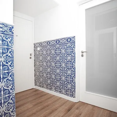 Downtown 3 Bedroom With Balcony - Quiet Street - Family Friendly - Groups Porto
