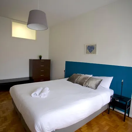 Apartment Downtown 3 Bedroom With Balcony - Quiet Street - Family Friendly - Groups Porto