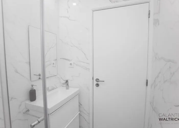 Downtown 3 Bedroom With Balcony - Quiet Street - Family Friendly - Groups Porto